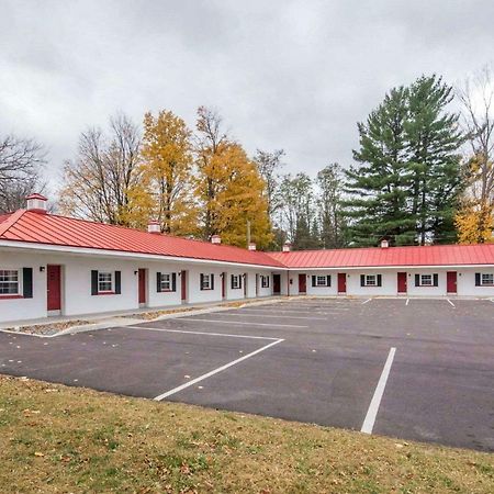 Econo Lodge Saint Albans Exterior photo
