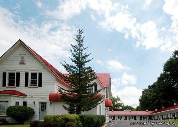 Econo Lodge Saint Albans Exterior photo