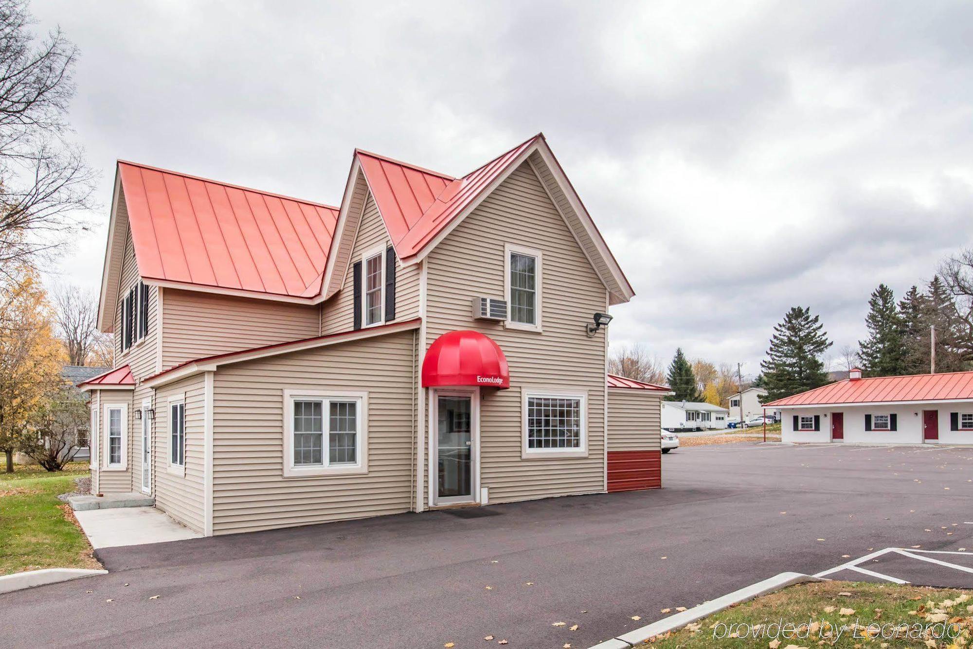 Econo Lodge Saint Albans Exterior photo