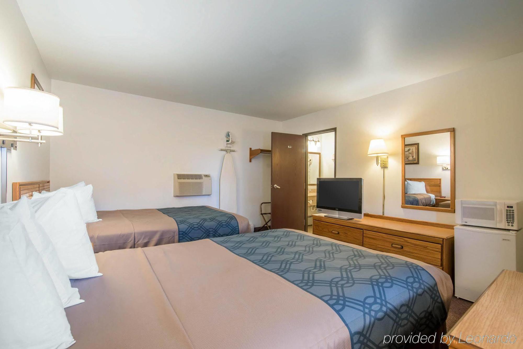 Econo Lodge Saint Albans Exterior photo